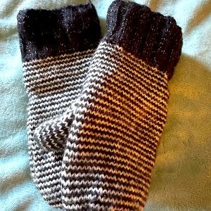 Women’s mittens with a little sparkle thread in them
